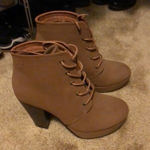 Camel booties